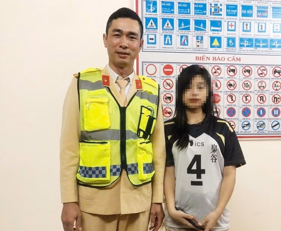 Giai cuu thieu nu bi nguoi la tren mang du do bo nha di