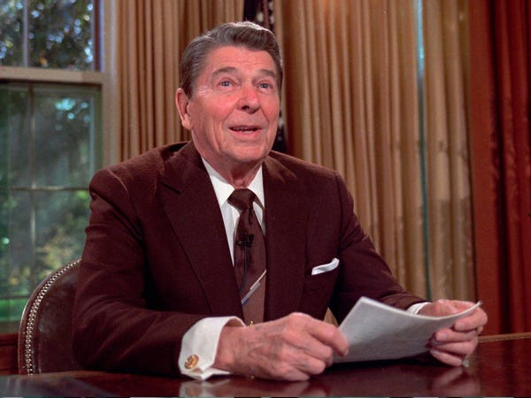 Tổng thống Ronald Reagan được nhiều người dân Mỹ yêu quý và đánh giá cao khi thông qua một số đạo luật quan trọng về thuế như đạo luật cải cách thuế năm 1986.