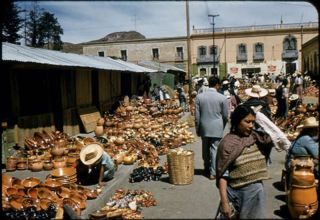 Khu chợ sầm uất ở Toluca, Mexico bày bán nhiều mặt hàng phục vụ đời sống hàng ngày của người dân.
