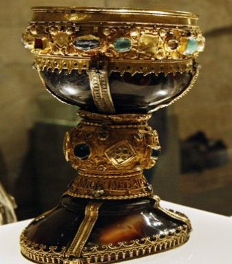 Do vậy, để sớm giải mã bí mật về hầm mộ có thực sự cất giấu Chén Thánh hay không, các nhà khoa học, nhà khảo cổ sử dụng những công nghệ hiện đại và đội ngũ nhân lực lớn.