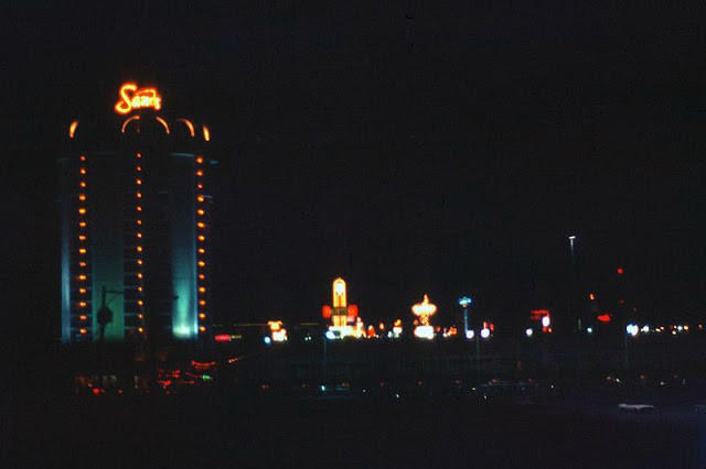 Khung cảnh ấn tượng của Las Vegas khi về đêm để lại ấn tượng lớn đối với du khách. Mời độc giả xem video: Nước Mỹ rộn ràng đón lễ Tạ ơn. Nguồn: VTC14