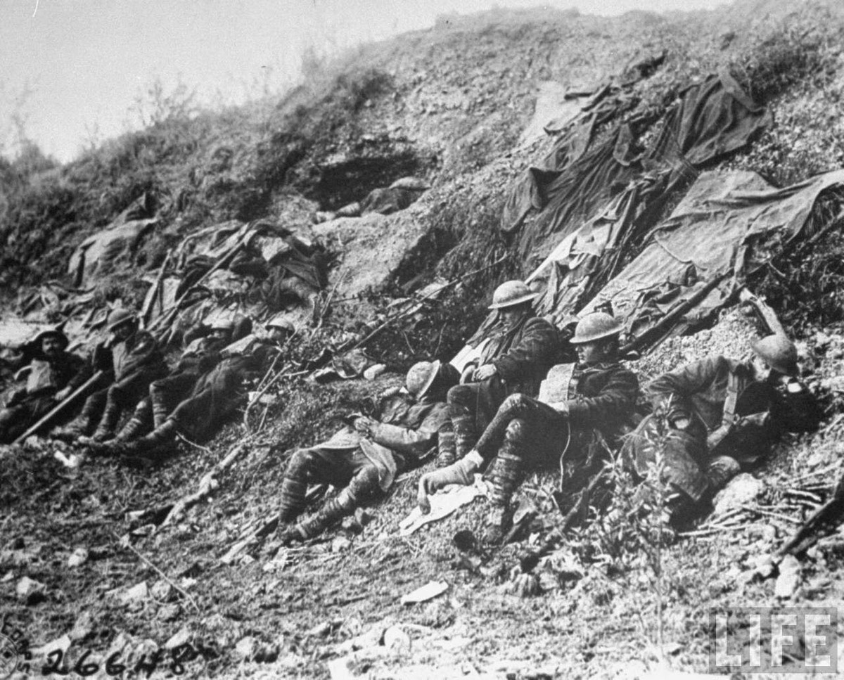 Khi chiến trường Thế chiến 1 tạm yên tiếng súng, lính Mỹ tranh thủ nghỉ ngơi, dưỡng sức cho trận đánh tiếp theo.