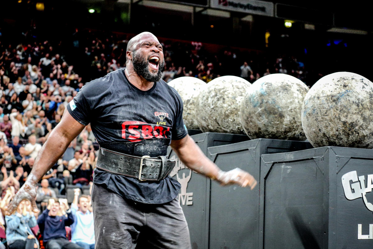 Động tác "Hercules Hold" có nghĩa người chơi đứng vào giữa hai chiếc cột có trọng lượng 160 kg đang ở tư thế nghiêng và giữ cho nó không đổ xuống càng lâu càng tốt. Felix lập kỷ lục thế giới với thời gian 83,62 giây.