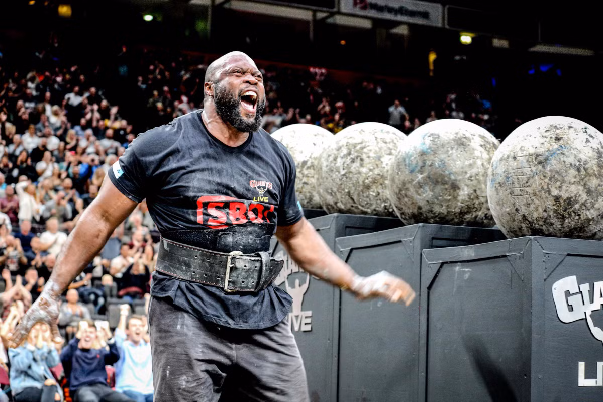 Động tác "Hercules Hold" có nghĩa người chơi đứng vào giữa hai chiếc cột có trọng lượng 160 kg đang ở tư thế nghiêng và giữ cho nó không đổ xuống càng lâu càng tốt. Felix lập kỷ lục thế giới với thời gian 83,62 giây.