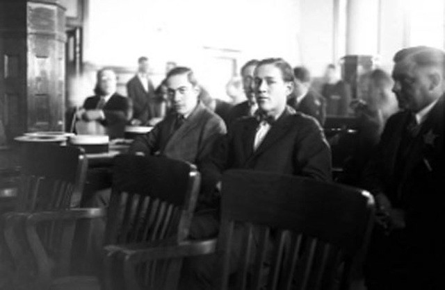 Với manh mối quan trọng này, cảnh sát phát hiện Leopold thường xuyên đến khu vực tìm thấy thi thể nạn nhân. Bằng các nghiệp vụ điều tra, cảnh sát phát hiện Leopold cùng Loeb thực hiện vụ bắt cóc và giết Franks một cách tinh vi.