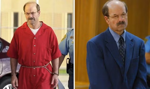 Đến tháng 8/2005, tòa tuyên án Rader 10 tội danh Giết người cấp độ I. Theo đó, gã đối mặt với 10 bản án chung thân nối tiếp để trả giá cho tội ác đã gây ra. Mời độc giả xem video: Đà Nẵng điều tra vụ giết người rồi chôn xác nhiều lần. Nguồn: VTC14