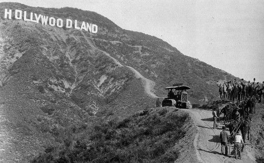Theo ước tính, dự án lắp đặt bảng hiệu "Hollywoodland" có chi phí khoảng 21.000 USD. Sau khi chiến dịch quảng cáo của Chandler kết thúc, bảng hiệu được để lại. Vào năm 1944, biểu tượng Hollywoodland trở thành tài sản của thành phố.