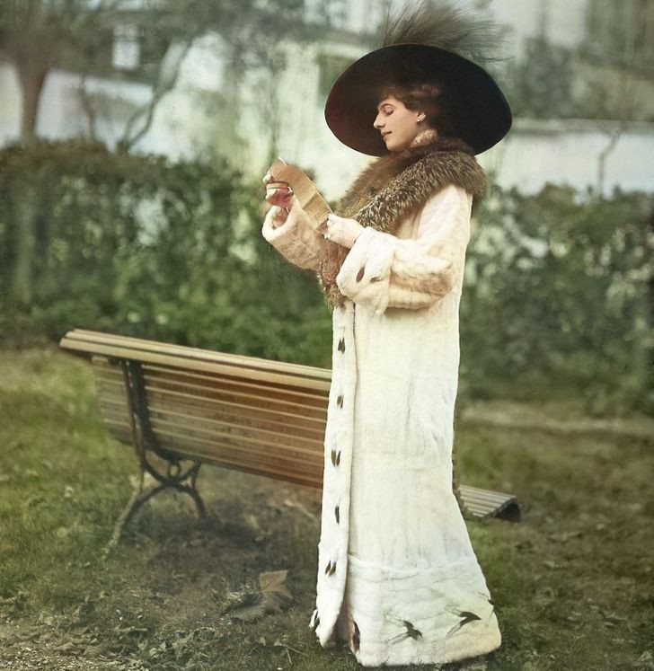 Khi Thế chiến 1 nổ ra vào năm 1914, Mata Hari được lực lượng tình báo Pháp và Đức để ý. Nguyên do bà là người nổi tiếng, thường đi khắp châu Âu và có nhiều mối quan hệ với những nhân vật quyền lực ở các nước.