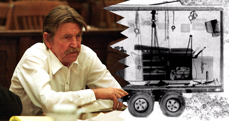 Sinh tại Belen, New Mexico, Mỹ năm 1939, kẻ giết người hàng loạt David lớn lên trong gia đình có bố nghiện rượu nặng và thường đánh đập vợ con. Cô sinh 3 người con cho 3 người đàn ông khác nhau.