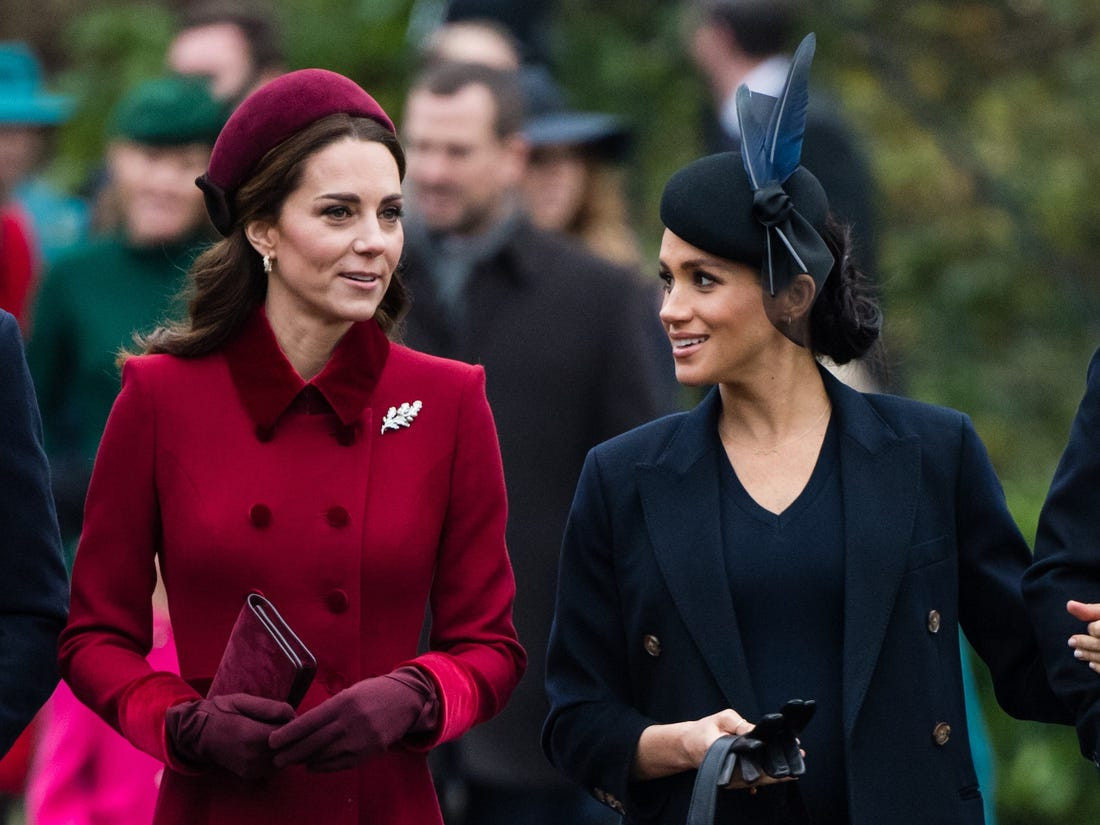 Kate Middleton, Meghan Markle là hai mỹ nhân Hoàng gia Anh nổi tiếng thế giới và được công chúng biết đến nhiều nhất. Mỗi khi họ xuất hiện trước công chúng đều thu hút sự quan tâm của mọi người.