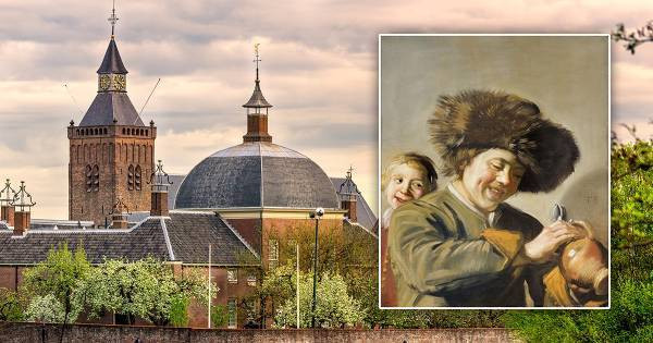 Kể từ khi ra đời đến nay, kiệt tác "Hai cậu bé cười" của danh họa Frans Hals bị trộm 3 lần. Lần gần nhất bức tranh bị đánh cắp là vào tháng 8 vừa qua.