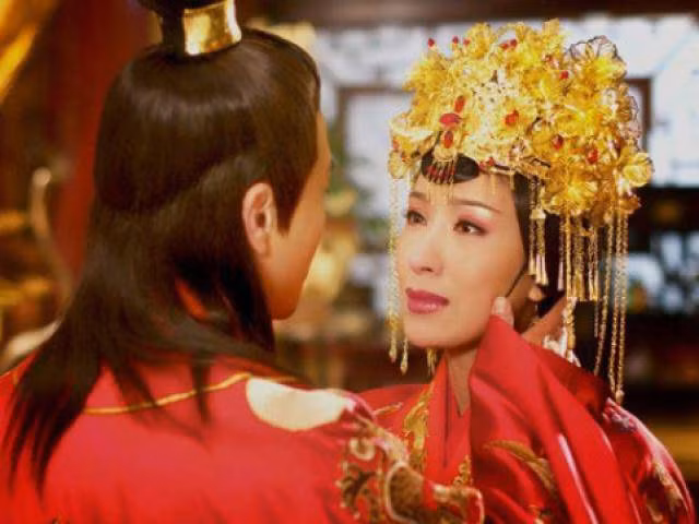 Năm 1874, khi tới vườn Tây Uyển, Đồng Trị đột nhiên phát bệnh. Sau đó, bệnh tình trở nặng khiến ông nằm liệt giường. Tình trạng ngày càng xấu đi dù được các thái y nỗ lực điều trị.