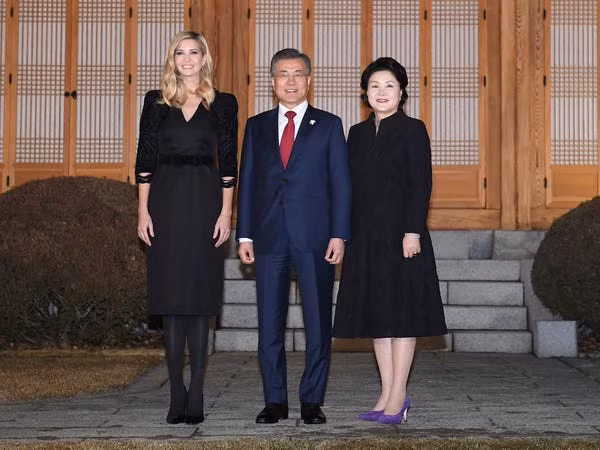 Đến tháng 2/2018, Ivanka đến Hàn Quốc với tư cách trưởng phái đoàn Mỹ tới dự Lễ bế mạc Olympics mùa đông. Tại đây, cô gặp Tổng thống Moon Jae In và thảo luận về vấn đề liên quan đến Triều Tiên.