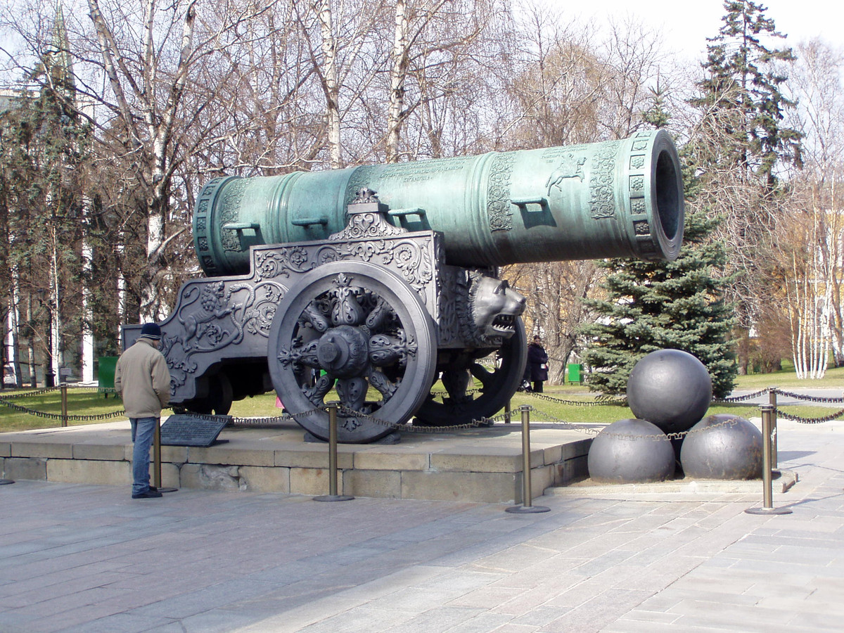 Theo thiết kế, đại bác Sa hoàng có thể bắn ra loại đạn chùm gồm nhiều quả bi sắt. Số bi sắt này có tổng trọng lượng lên tới 800 kg.