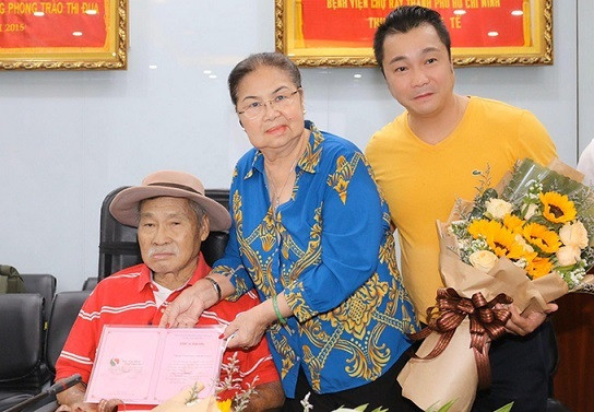 Ly Hung: 51 tuoi van 'trai tan' va luon gay to mo