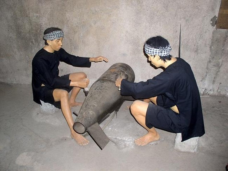 Những điều này khiến Di tích lịch sử Địa đạo Củ Chi có ý nghĩa quan trọng trong giáo dục tinh thần yêu nước, truyền thống lịch sử - văn hóa, kiến thức quân sự... cho nhiều thế hệ người Việt Nam. Vì vậy, nơi đây trở thành một trong những địa điểm tham quan, du lịch hấp dẫn đối với du khách trong nước và quốc tế.