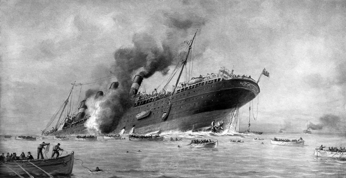Khi ấy, tàu Lusitania chở 1.959 người bao gồm cả hành khách và thành viên thủy thủ đoàn.
