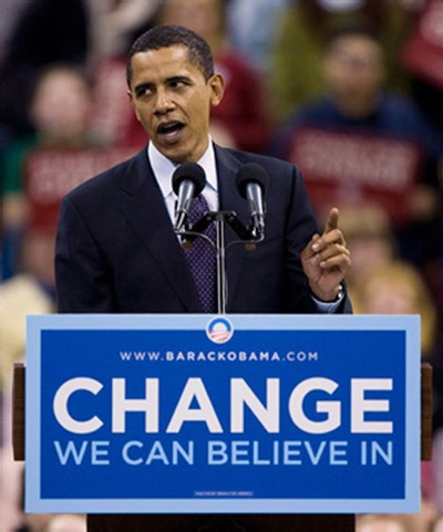 Vào năm 2008, ứng viên Barack Obama có một câu slogan sắc sảo: "Change - we can believe in" (“Chúng ta tin vào sự thay đổi"). Mỗi khi ông Obama xuất hiện trước công chúng, chữ “Thay đổi” luôn được phóng to và nhấn mạnh.