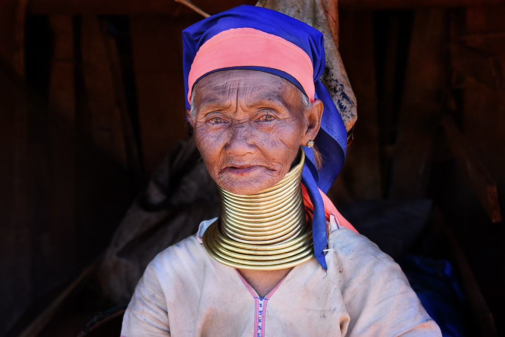 Không những vậy, họ tin rằng đeo càng nhiều vòng ở cổ thì càng có sức hút, có nhiều đàn ông theo đuổi.