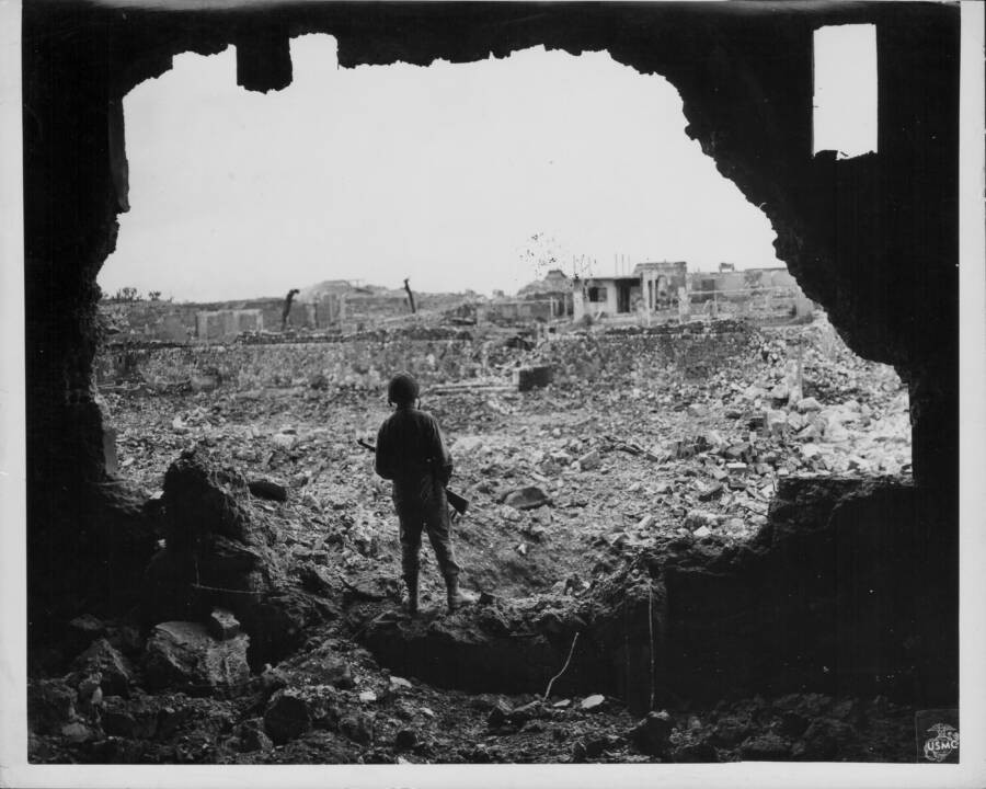 Nhiều công trình ở Okinawa bị phá hủy trong cuộc chiến ác liệt giữa phe Đồng minh với Nhật Bản.