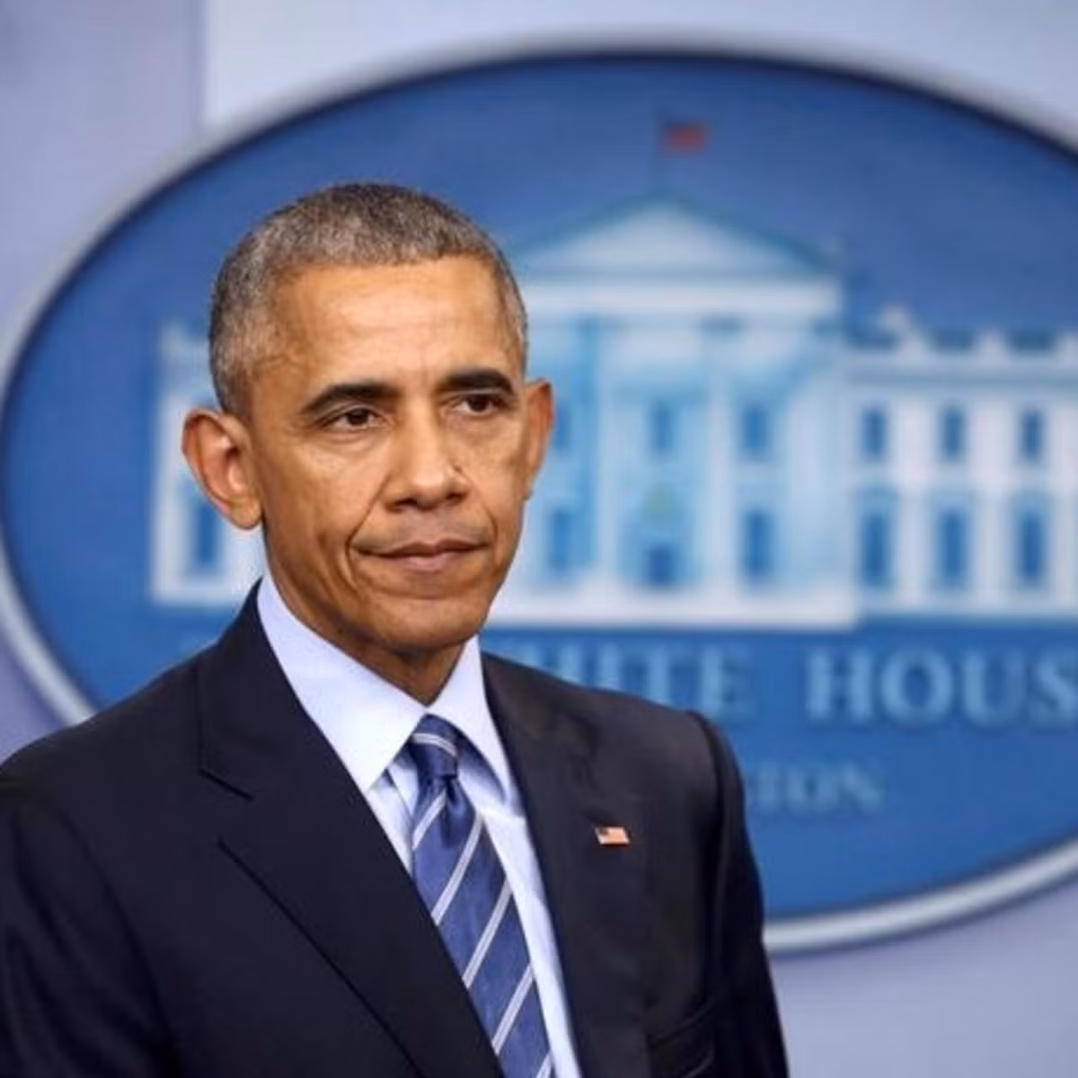 Theo một báo cáo thuế do Nhà Trắng công bố ngày 10/4/2015, gia đình ông Obama trả 93.362 USD tiền thuế liên bang, tương đương mức thuế suất 19,6%.