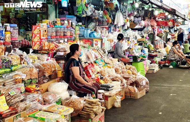 Sau dich COVID-19, tieu thuong cac cho Da Nang moi mon doi khach-Hinh-3