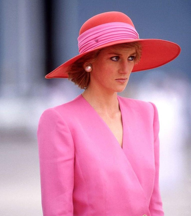 Công nương Diana gây ấn tượng mạnh với công chúng bởi trái tim nhân hậu khi tích cực tham gia các hoạt động xã hội và từ thiện. Bà là người bảo trợ cho gần 100 tổ chức thiện nguyện, trong đó có tổ chức Chữ thập đỏ, mạng lưới những người sống sót trong bom mìn và rất nhiều quỹ chống AIDS và ung thư.