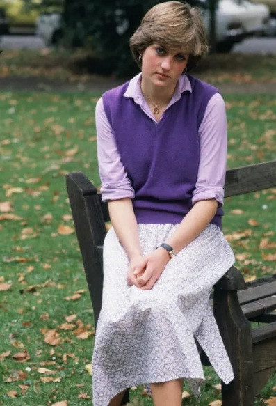Nhan sắc trẻ trung và phong thái sang trọng của Công nương Diana năm 19 tuổi. Khi ấy, Công nương Diana làm giáo viên mầm non.