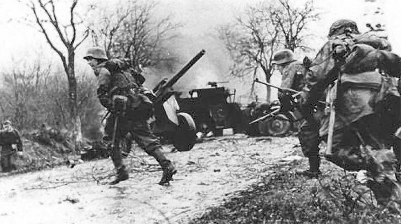 Để thôn tính Liên Xô, Đức quốc xã triển khai lực lượng lớn với hơn 3 triệu binh sĩ cùng hàng nghìn xe tăng, máy bay.