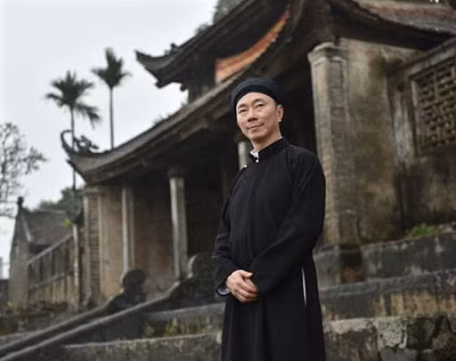 Cuốn “Phủ biên tạp lục” của Lê Quý Đôn có nhắc đến việc Vũ vương Nguyễn Phúc Khoát là người có công khai sáng và định hình cho chiếc áo dài Việt Nam ở xứ Đàng Trong (để phân biệt với trang phục của những khách trú người Trung Hoa).