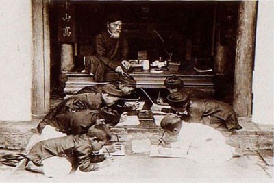 Ông nghè Trần Ích Phát có nhiều học trò đỗ đại khoa nhất lịch sử, với 74 người đỗ đại khoa (tiến sĩ trở lên) đủ các danh vị. Trong đó, 3 học trò đỗ trạng nguyên, 4 bảng nhãn, 6 thám hoa, 10 hoàng giáp, 51 tiến sĩ xuất thân. Đây là kỳ tích bởi ngày xưa chỉ cần đào tạo được một học trò đỗ đại khoa đã vang danh thiên hạ.