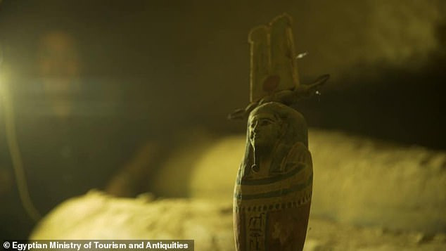 Các chuyên gia tin rằng, Saqqara là khu chôn cất được sử dụng trong khoảng 3.000 năm. Nơi đây không chỉ mai táng những người có địa vị xã hội cao như quý tộc, thành viên hoàng gia, quan lại mà cả những người đến từ tầng lớp thấp.