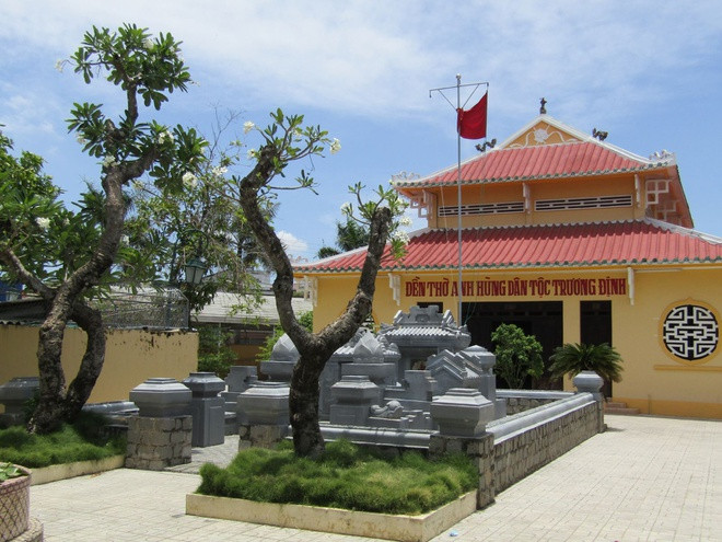 Thị xã Gò Công thuộc tỉnh Tiền Giang, hiện có 5 phường, với tên các phường được đánh số từ 1 đến 5, là: phường 1, phường 2, phường 3, phường 4, phường 5. Ngoài ra, thị xã Gò Công còn có 7 xã: Bình Đông, Bình Xuân, Long Chánh, Long Hòa, Long Hưng, Long Thuận và Tân Trung. Ảnh: Báo Du Lịch.