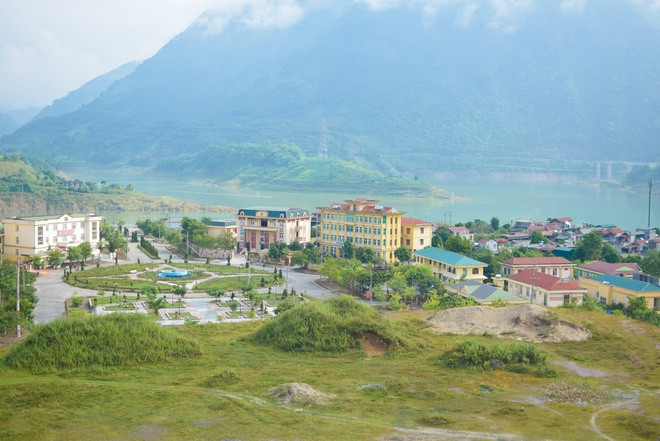 Thuộc tỉnh Điện Biên, Mường Lay hiện là thị xã có ít đơn vị hành chính cấp xã nhất Việt Nam. Địa phương này chỉ có 2 phường: Na Lay, Sông Đà và xã Lay Nưa. Ảnh: TX Mường Lay.