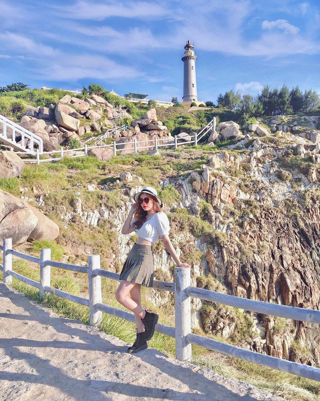 Ngày 22/4, Ủy ban Thường vụ Quốc hội ra Nghị quyết cùng lúc thành lập 3 thị xã: Đông Hòa (thuộc tỉnh Phú Yên), Hoài Nhơn (thuộc tỉnh Bình Định), Nghi Sơn (thuộc tỉnh Thanh Hóa). Các thị xã Đông Hòa, Hoài Nhơn được thành lập trên cơ sở 2 huyện cùng tên trước đó, riêng thị xã Nghi Sơn được thành lập trên cơ sở huyện Tĩnh Gia trước đó. Ảnh: Chu Huệ Mẫn.