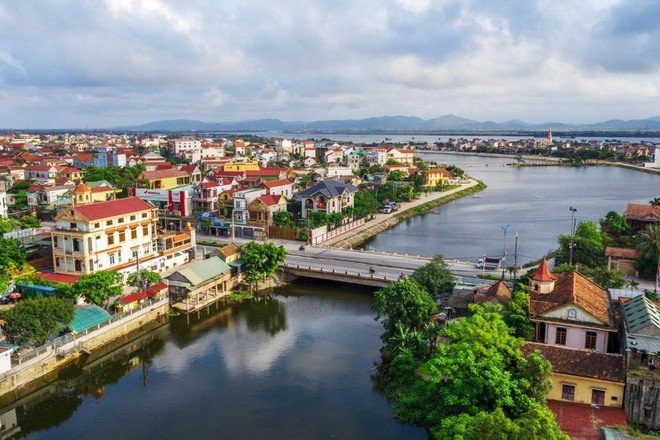 Thị xã Ba Đồn thuộc tỉnh Quảng Bình. Trừ phường Ba Đồn (trùng tên thị xã), các đơn vị hành chính còn lại trực thuộc thị xã đều có tên bắt đầu bằng từ Quảng, gồm 5 phường: Quảng Long, Quảng Phong, Quảng Phúc, Quảng Thọ, Quảng Thuận; và 10 xã: Quảng Hải, Quảng Hòa, Quảng Lộc, Quảng Minh, Quảng Sơn, Quảng Tân, Quảng Tiên, Quảng Thủy, Quảng Trung, Quảng Văn. Ảnh: Trần An.