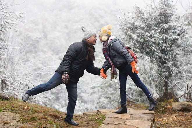 Sa Pa là thị xã thuộc tỉnh Lào Cai, hiện có 6 phường: Cầu Mây, Hàm Rồng, Ô Quý Hồ, Phan Si Păng, Sa Pa, Sa Pả; và 10 xã: Bản Hồ, Hoàng Liên, Liên Minh, Mường Bo, Mường Hoa, Ngũ Chỉ Sơn, Tả Phìn, Tả Van, Thanh Bình, Trung Chải. Nơi đây được biết đến là điểm du lịch nổi tiếng ở phía bắc đất nước, có đỉnh Fansipan hùng vĩ là "nóc nhà Đông Dương", cao 3.143 m. Ảnh: Hoàng Hà - Việt Hùng.