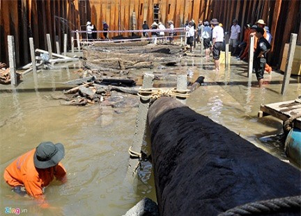 TS Nguyễn Việt, Giám đốc Trung tâm Tiền sử Đông Nam Á, khẳng định đây là lần đầu tiên ở châu Á, một con tàu cổ được phát hiện còn nguyên vẹn cụm bánh lái hiếm hoi. "Con tàu cổ này là tư liệu sinh động cho các nhà nghiên cứu lịch sử đóng tàu, giao lưu thương mại thế giới.