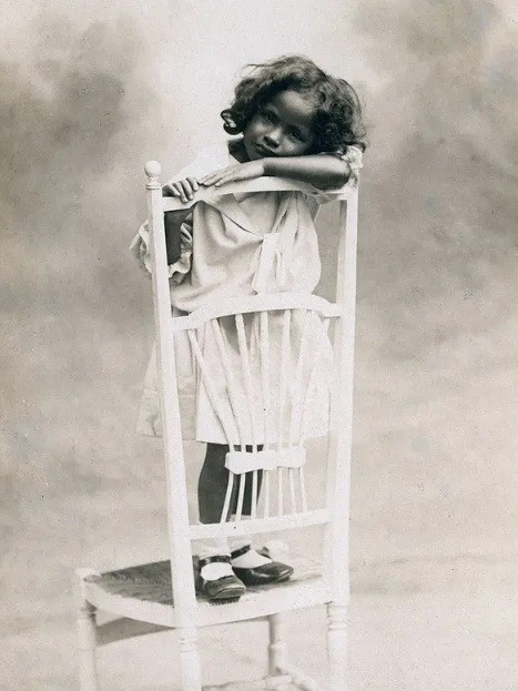 Chân dung công chúa Marie-Louise Razafinkeriefo của Madagascar năm 1901.