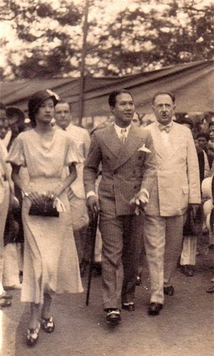 Không chỉ là con nhà danh gia, có học thức cao, Thị Lan còn được nhận xét có nhan sắc hơn người. Ở tuổi 20, Nam Phương Hoàng hậu có dáng người cao, mảnh khảnh, thanh thoát.