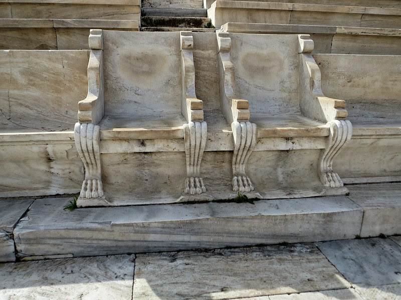 Thế vận hội cổ đại đầu tiên được tổ chức năm 776 trước Công nguyên tại Olympia, miền nam Hy Lạp. Sự kiện thể thao này diễn ra nhằm vinh danh thần Zeus.