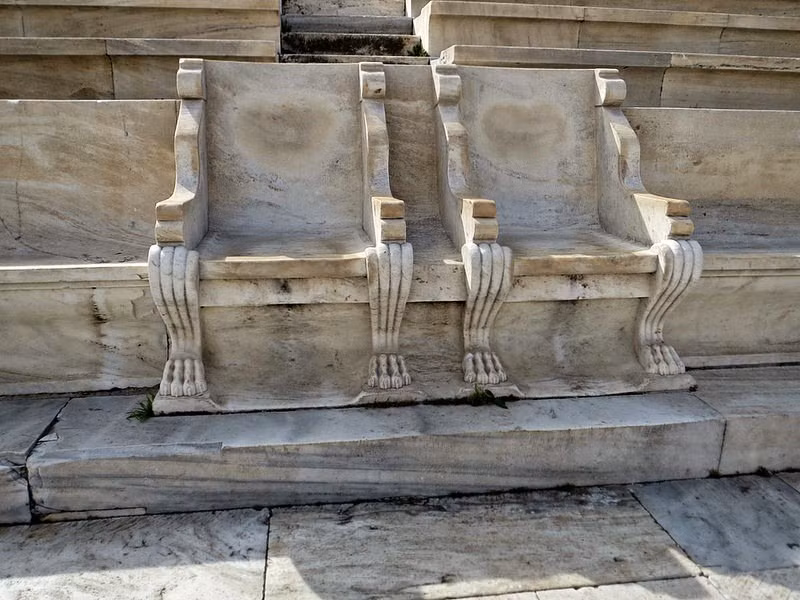 Thế vận hội cổ đại đầu tiên được tổ chức năm 776 trước Công nguyên tại Olympia, miền nam Hy Lạp. Sự kiện thể thao này diễn ra nhằm vinh danh thần Zeus.