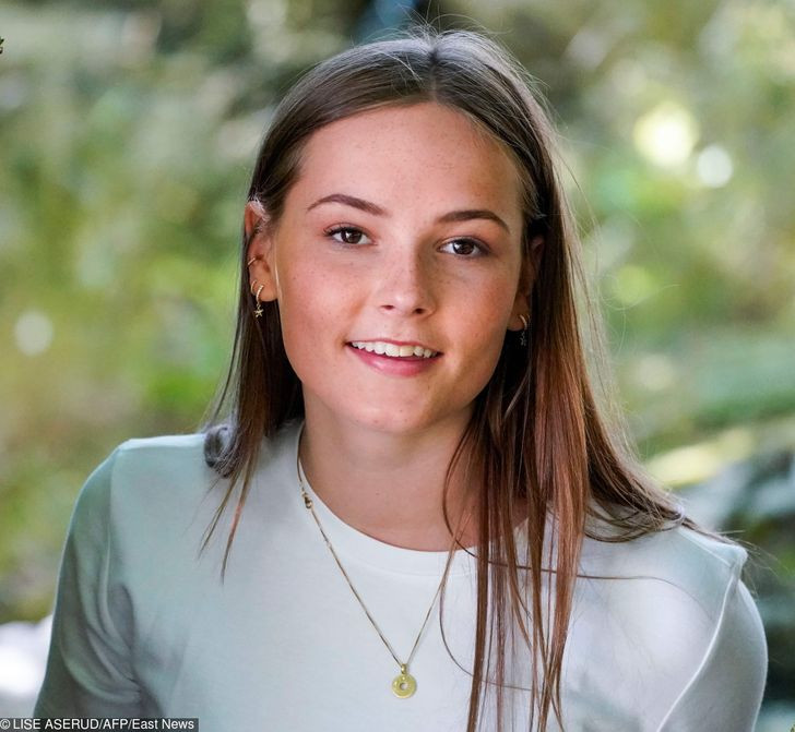 Sinh năm 2004, công chúa Ingrid Alexandra là con gái của Thái tử Na Uy Haakon. Cô là người thứ 2 thừa kế ngai vàng sau cha. Mời độc giả xem video: Vợ chồng Hoàng tử nước Anh thành... dân thường. Nguồn: VTC Now