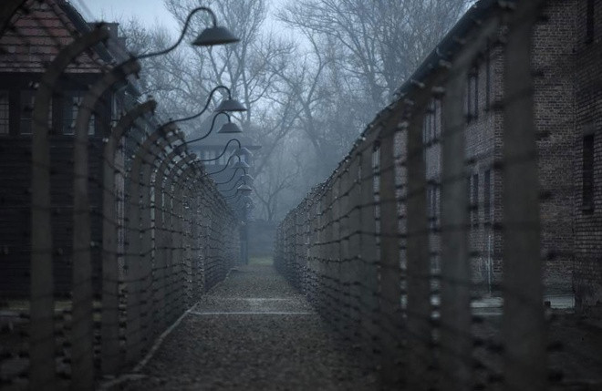 Nằm ở Ba Lan, Auschwitz là trại tập trung lớn nhất của phát xít Đức trong Thế chiến 2. Cảnh tượng bên trong "chốn địa ngục" Auschwitz khiến nhiều người rùng mình.