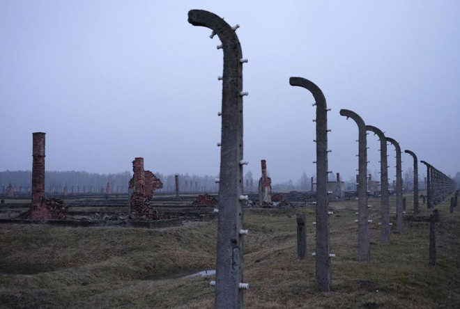 Hiện Auschwitz trở nên vắng lặng, u ám và trở thành dấu tích về tội ác kinh hoàng của phát xít Đức.