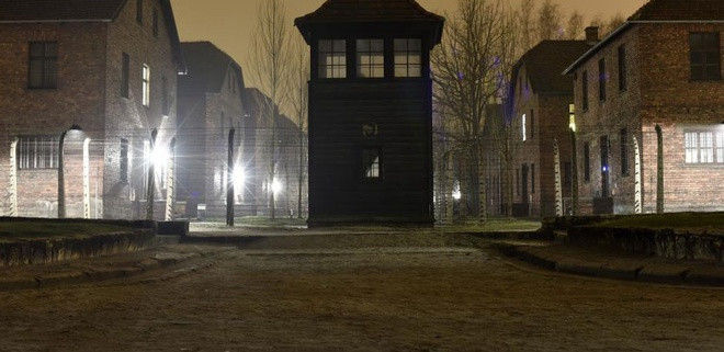 Quân đội Liên Xô giải phóng trại tập trung của phát xít Đức - Auschwitz vào tháng 1/1945 và giải phóng hầu hết tù nhân. Những tù nhân cuối cùng ở "chốn địa ngục" này được tự do vào ngày 27/1/1945.