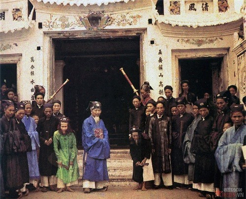 Chức sắc tại một ngôi làng ở Hà Nội, năm 1915