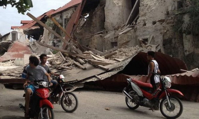 Không chỉ tổn thất lớn về người do trận động đất mạnh gây ra, Philippines cũng chịu thiệt hại lớn về kinh tế. Giới chức trách và người dân địa phương mất nhiều thời gian và tiền bạc để khắc phục những nơi bị ảnh hưởng.