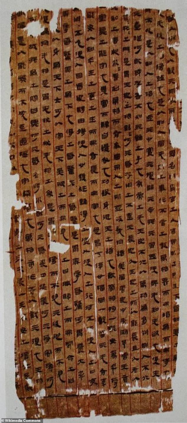 Vào những năm 1970, các nhà khảo cổ phát hiện và tiến hành khai quật lăng mộ Mawangdui. Theo đó, các chuyên gia tìm thấy những bản thảo quý hiếm 2.200 tuổi trong ngôi mộ cổ Trung Quốc.