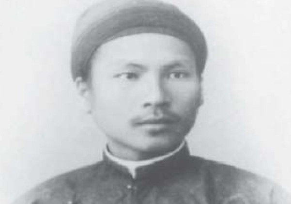 Vua Hàm Nghi (1872-1944), tên thật là Nguyễn Phúc Ưng Lịch. Ông là vị hoàng đế thứ tám của triều Nguyễn. Hàm Nghi là em trai của 2 vua Đồng Khánh và Kiến Phúc. Bố ông, Kiên Thái vương Nguyễn Phúc Hồng Cai là người duy nhất trong sử Việt không làm vua nhưng có 3 con làm vua.